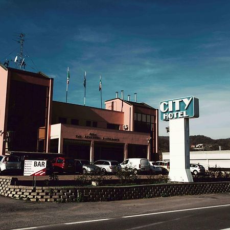 Hotel City Cairo Montenotte Exterior foto